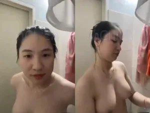 Gái vú ngon, vừa call với em người yêu vừa tắm