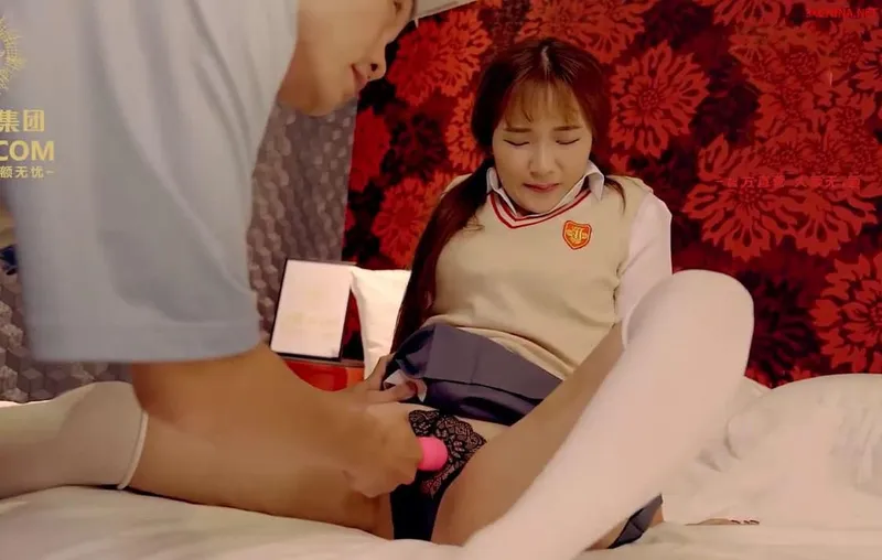Tí tẹo dùng thân đền bù cho bố vay tiền bọn xã hội đen